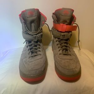 Nike SF Air Force 1  size 10.5  Khaki Coral